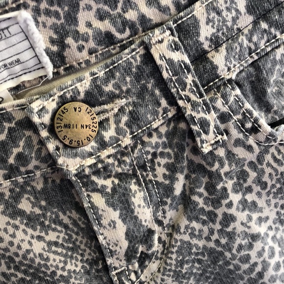 Current/Elliott Jeans Low Rise The Ankle Skinny Canvas Python Snake Print Sz 26‎ - Picture 9 of 16